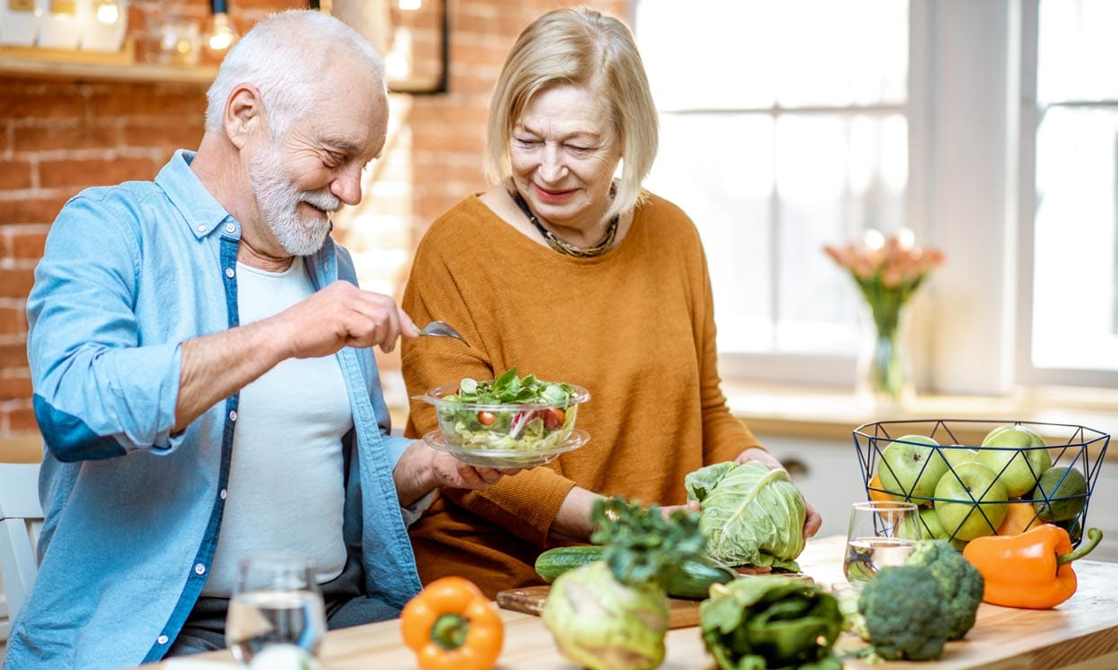 Salud durante el envejecimiento: estrategias para una vida plena